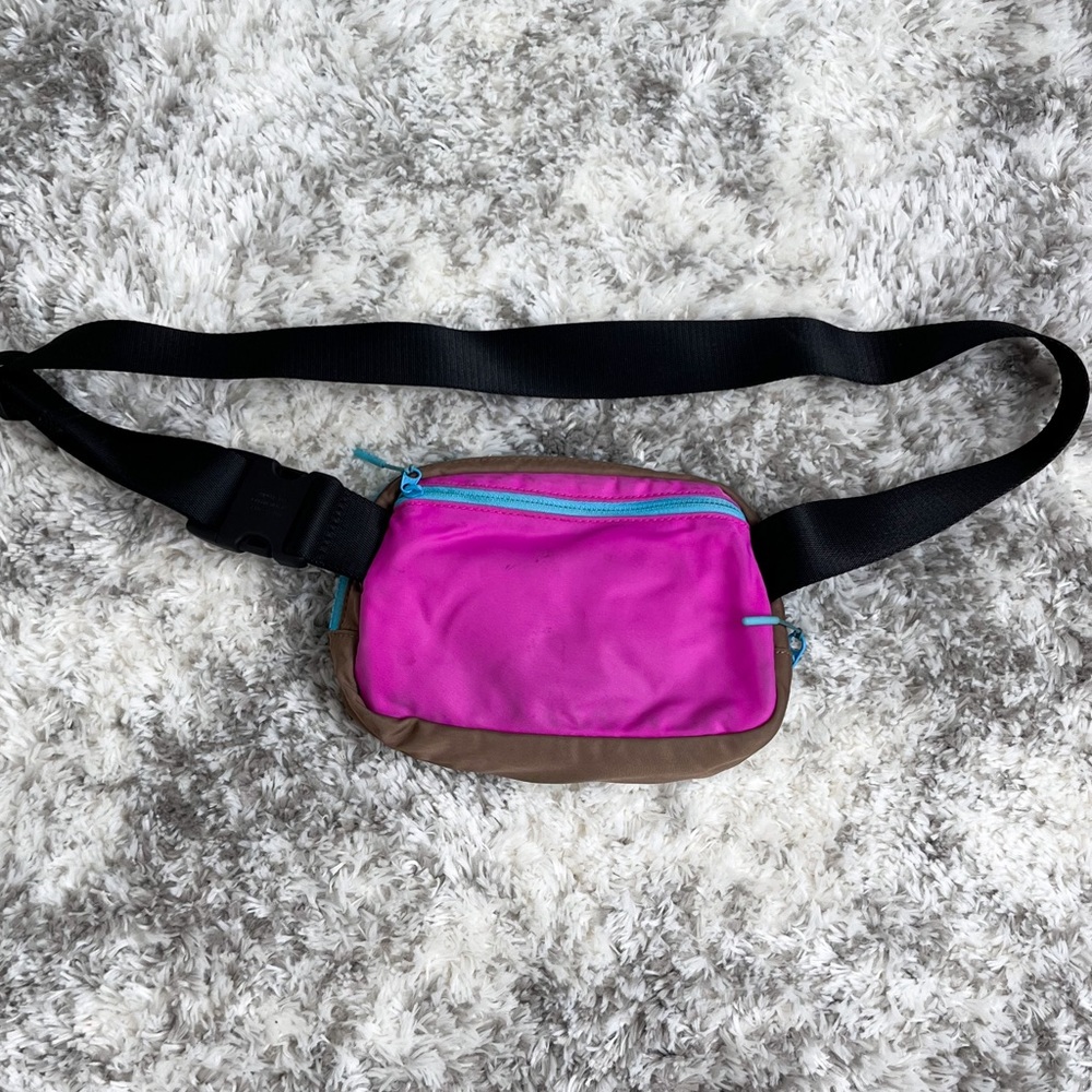 lululemon athletica Pink Crossbody Belt Bag with Teal Trim and Brown Sides - Picture 4 of 5